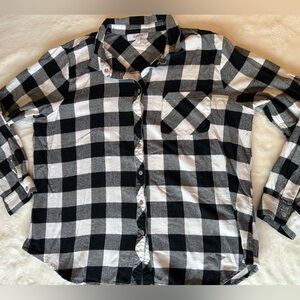 Women’s Black and White Long Sleeve Flannel